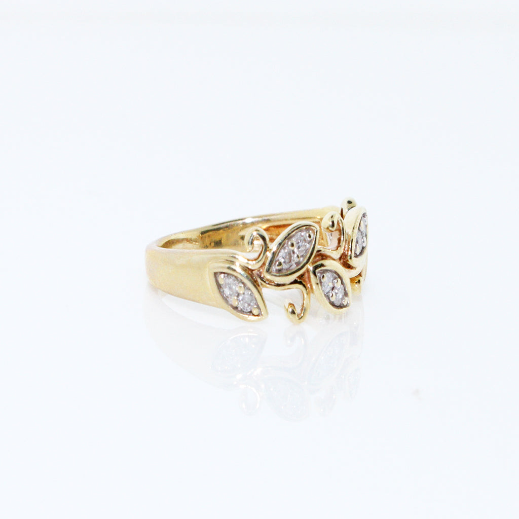 ENCHANTING LEAVES RING