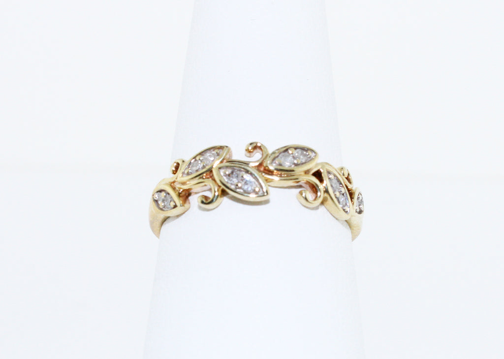 ENCHANTING LEAVES RING