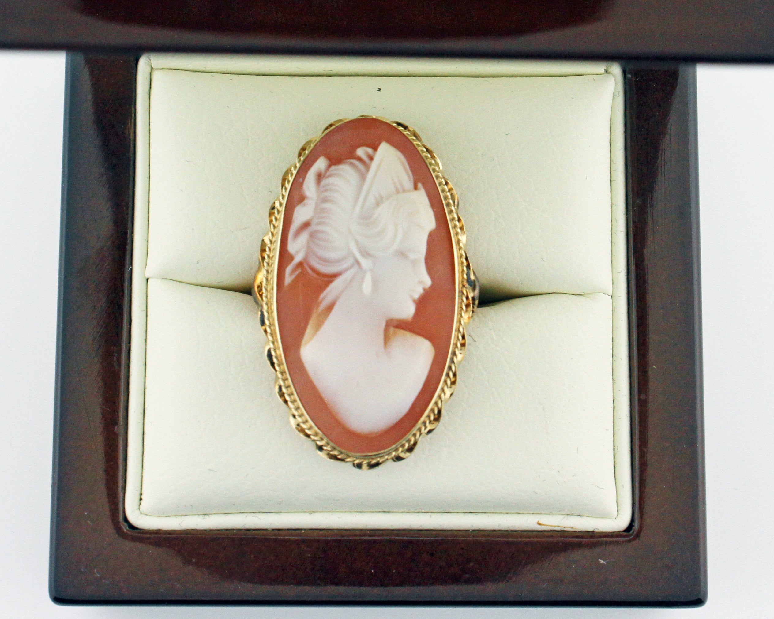 MAGESTIC CAMEO RING