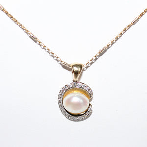 PEARL ON A SHELL PENDANT