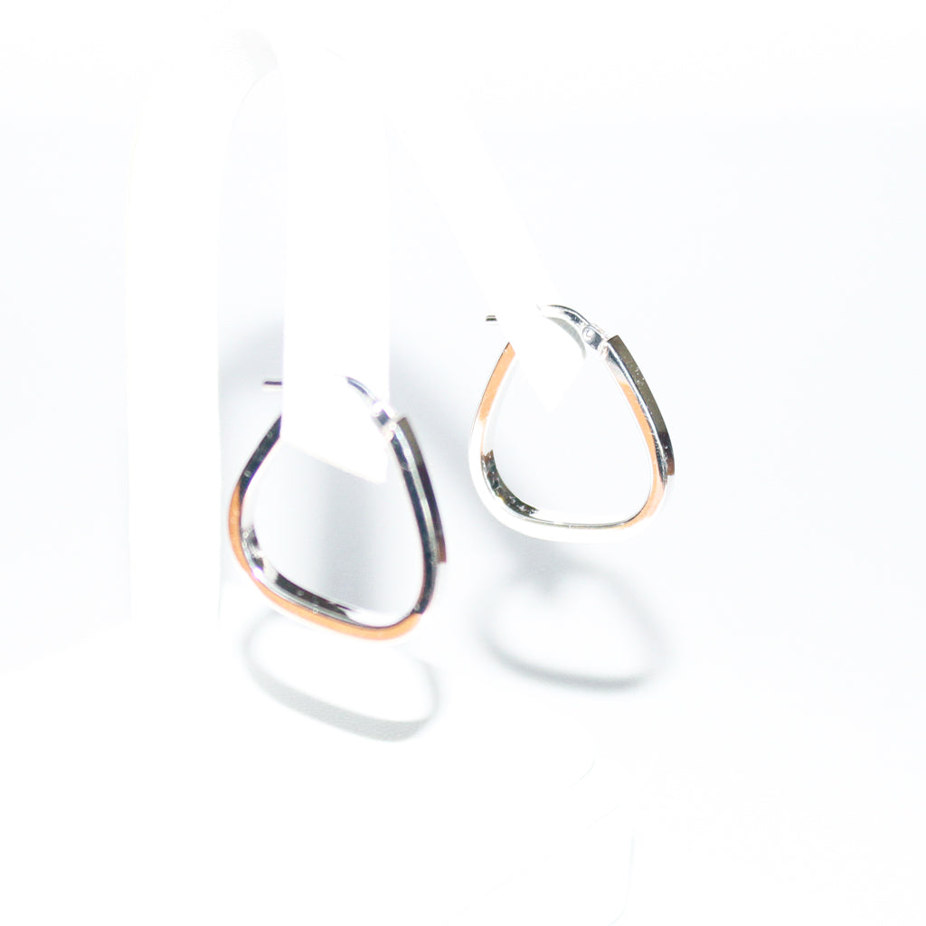 18K WG TRIANGLE HOOPS EARRINGS