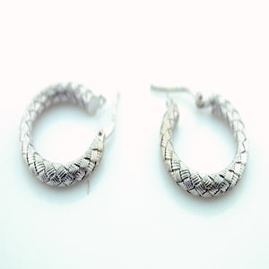 WOVEN HOOPS